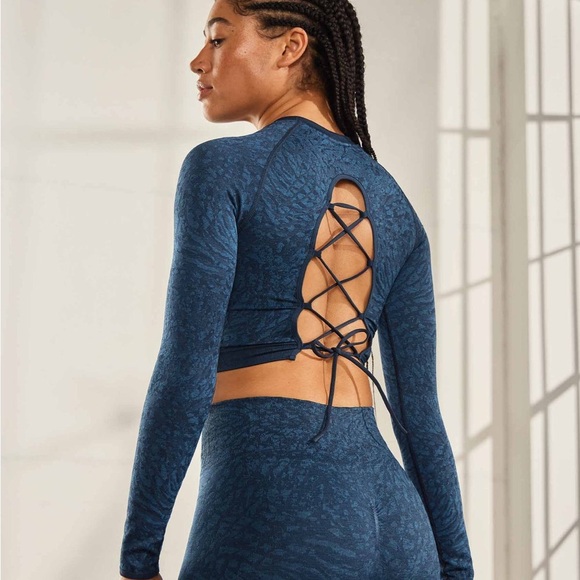 Gymshark Adapt Animal Seamless Lace Up Back Crop Top - Picture 3 of 8